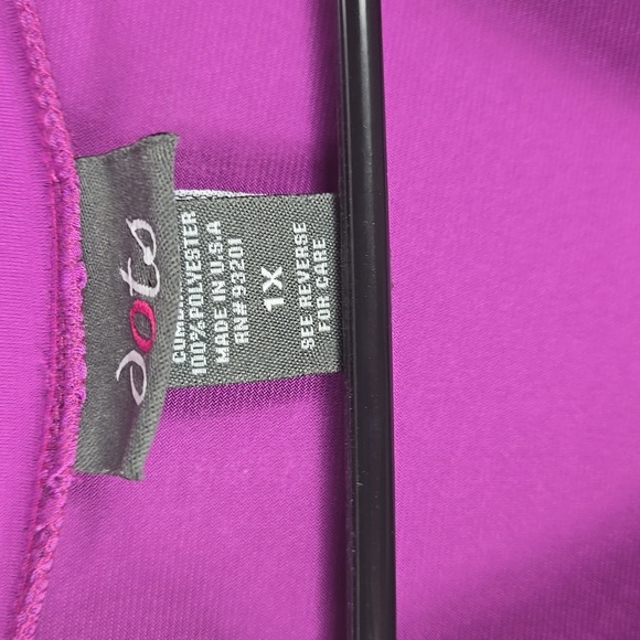 3/$15 dots purple vneck blouse with ruffled sleeves women's plus size 1X - Picture 2 of 7